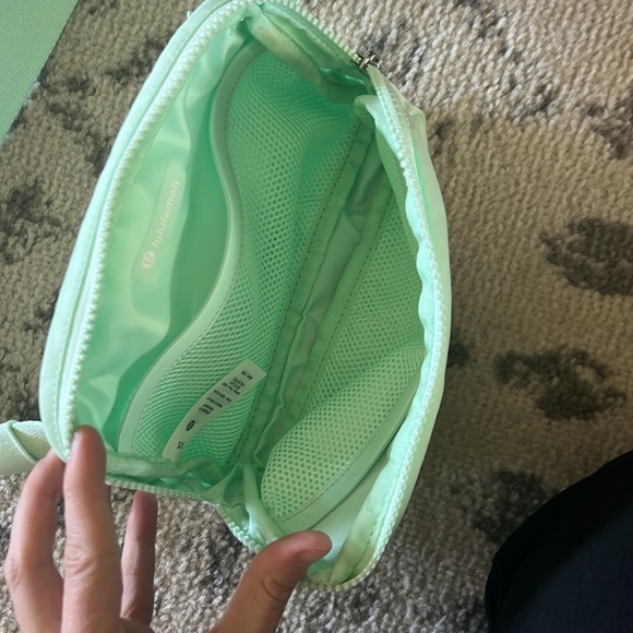 Lulumelon crossbody - Picture 2 of 4